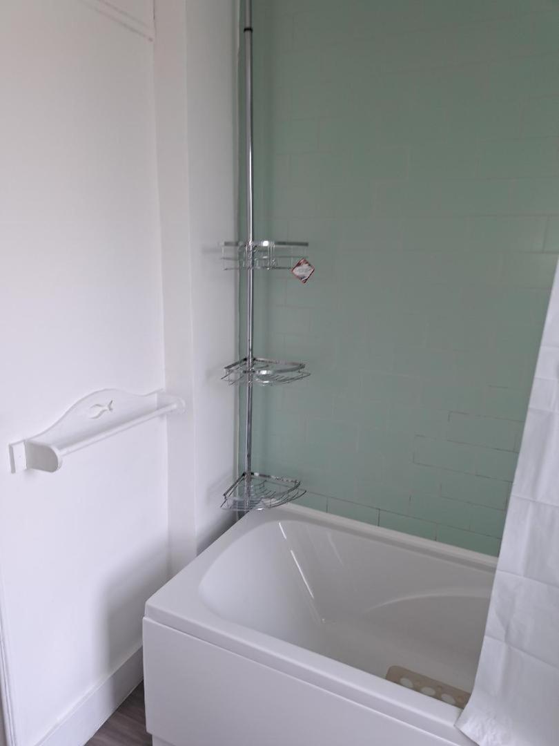 Double Room Available- London Seven Kings Seven Kings Train Station Илфорд Экстерьер фото